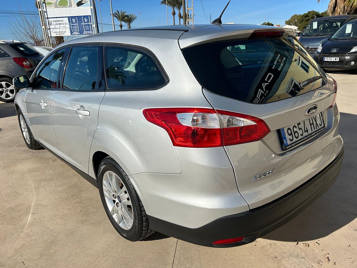 FORD FOCUS TREND 1.6 ESTATE SPANISH LHD IN SPAIN 69000 MILES SUPER 2014